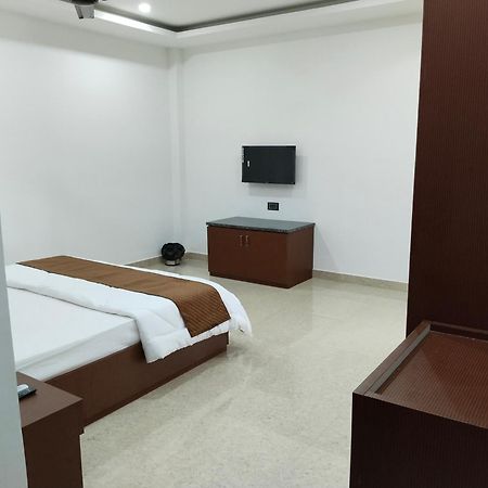 Griha Laxmi Hotel Dibrugarh Eksteriør bilde